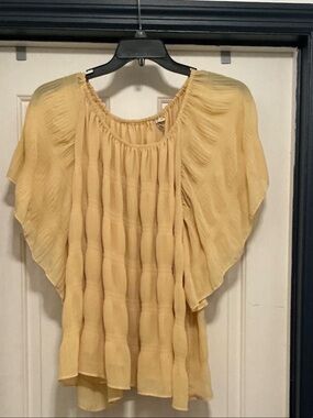 Cato Flutter-Sleeve Peasant Top in Mustard